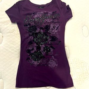 Guess Tshirt XS purple like new